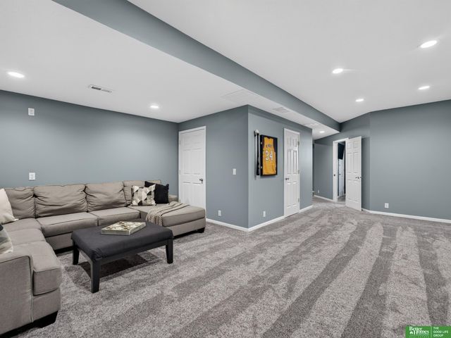 18567 Drexel Street, Omaha, NE 68135