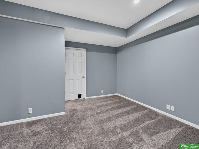 18567 Drexel Street, Omaha, NE 68135