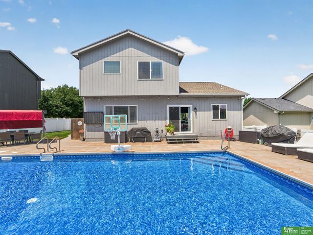 18567 Drexel Street, Omaha, NE 68135