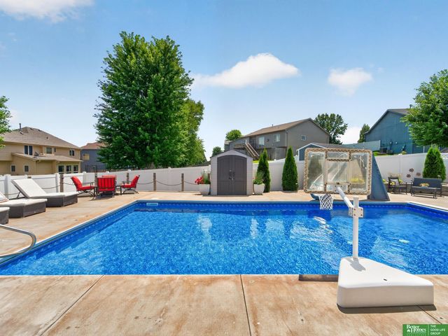 18567 Drexel Street, Omaha, NE 68135