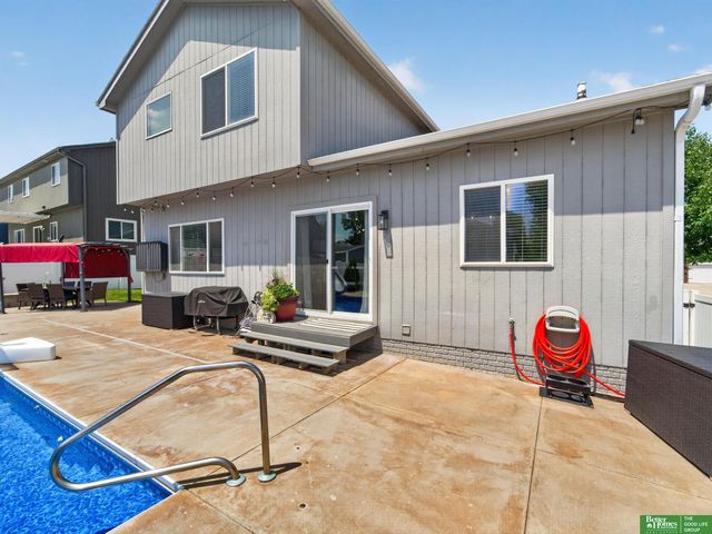 18567 Drexel Street, Omaha, NE 68135