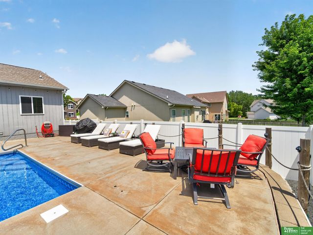 18567 Drexel Street, Omaha, NE 68135