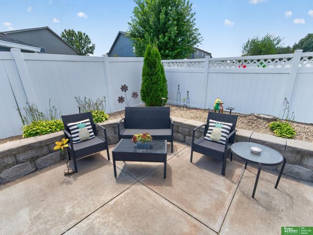 18567 Drexel Street, Omaha, NE 68135