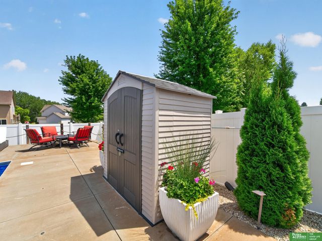 18567 Drexel Street, Omaha, NE 68135