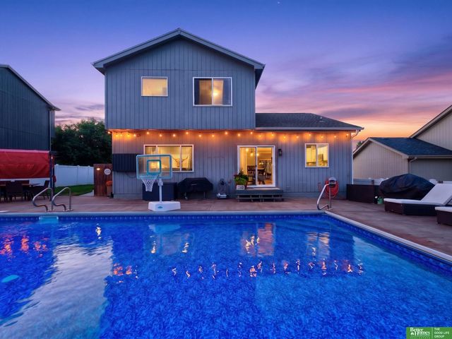 18567 Drexel Street, Omaha, NE 68135