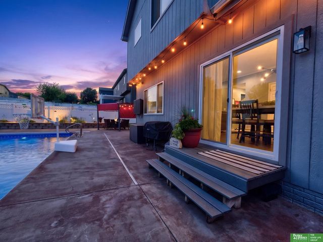 18567 Drexel Street, Omaha, NE 68135