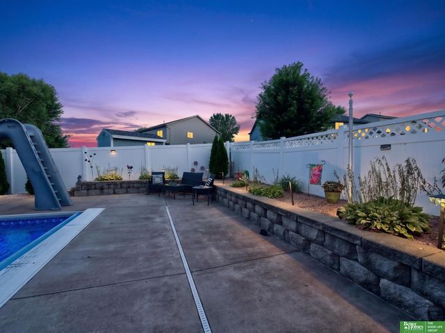 18567 Drexel Street, Omaha, NE 68135