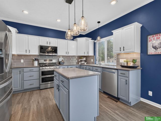 18567 Drexel Street, Omaha, NE 68135