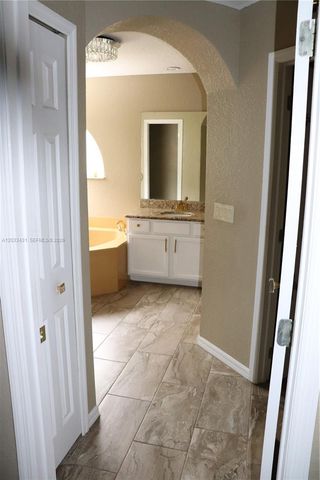 664 Oxford Drive, Other City - In The State Of Florida, FL 33897