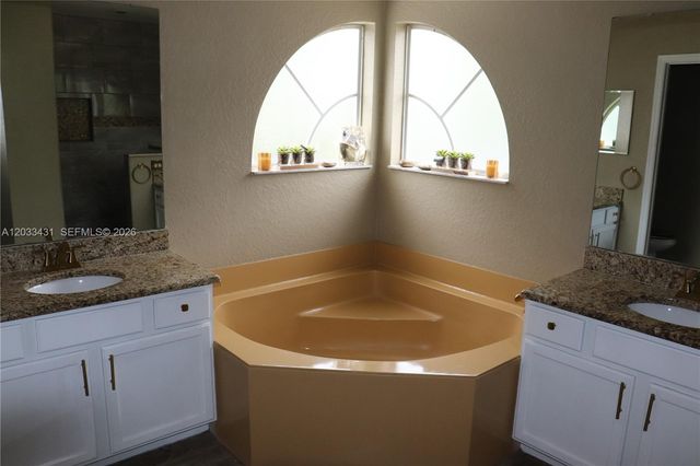 664 Oxford Drive, Other City - In The State Of Florida, FL 33897