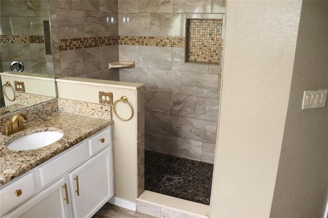 664 Oxford Drive, Other City - In The State Of Florida, FL 33897