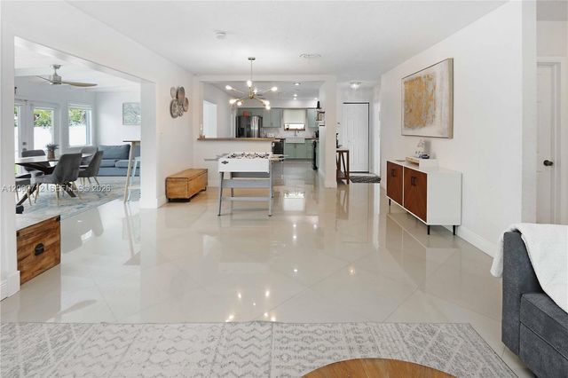 1102 N 13th Ave, Hollywood, FL 33019