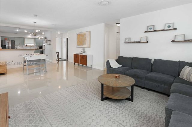 1102 N 13th Ave, Hollywood, FL 33019