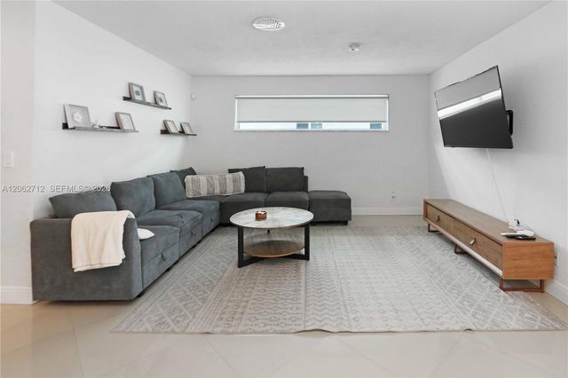 1102 N 13th Ave, Hollywood, FL 33019