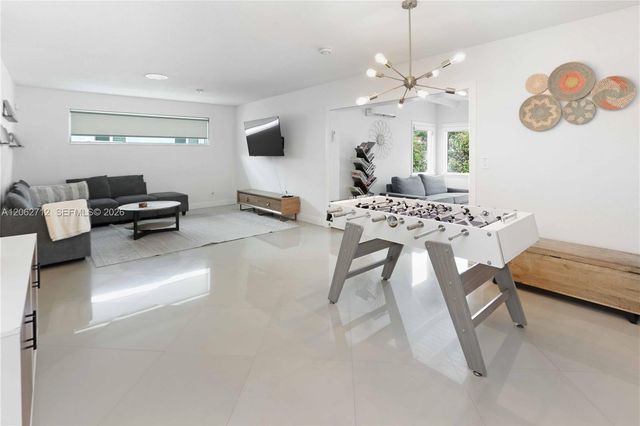 1102 N 13th Ave, Hollywood, FL 33019