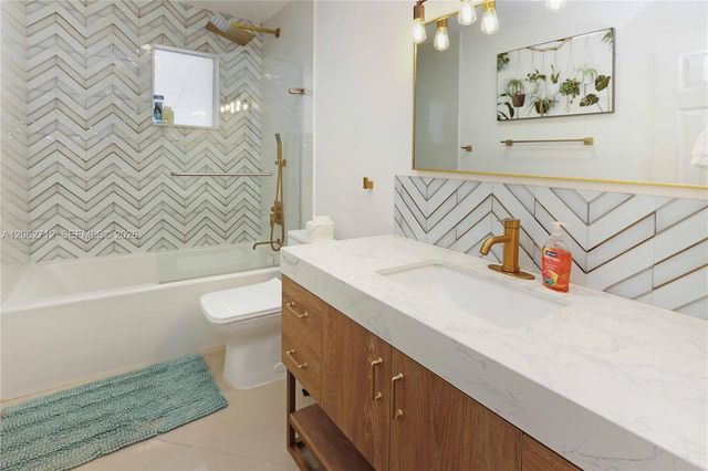 1102 N 13th Ave, Hollywood, FL 33019