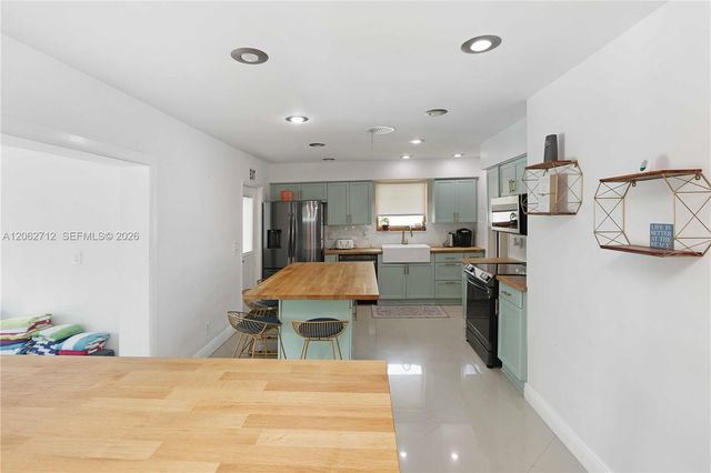 1102 N 13th Ave, Hollywood, FL 33019
