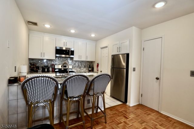 31 Willow Wood Sq 31, East Rutherford Boro, NJ 07073