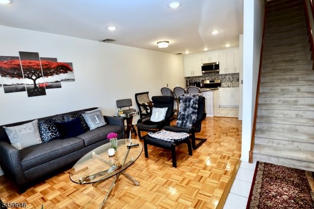 31 Willow Wood Sq 31, East Rutherford Boro, NJ 07073