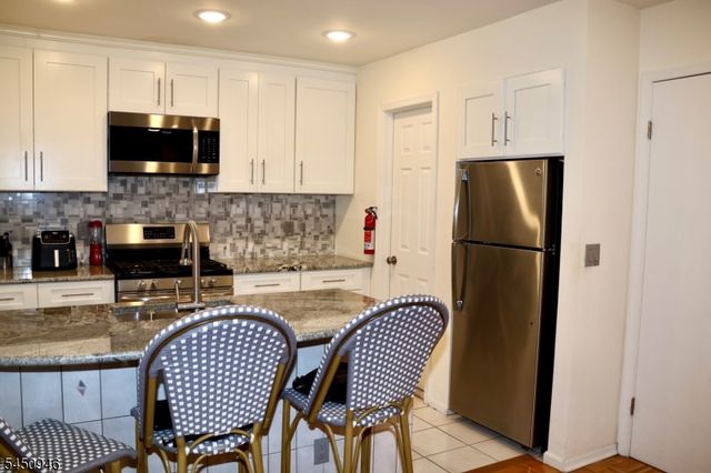 31 Willow Wood Sq 31, East Rutherford Boro, NJ 07073