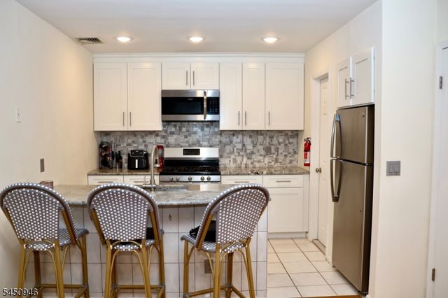 31 Willow Wood Sq 31, East Rutherford Boro, NJ 07073