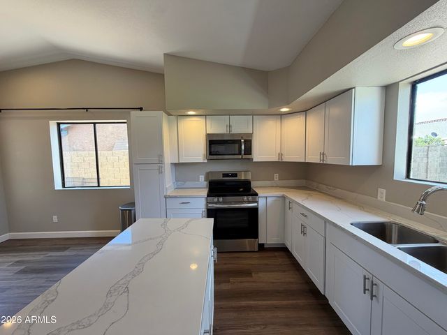 5201 W MERCER Lane, Glendale, AZ 85304