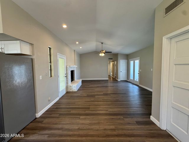 5201 W MERCER Lane, Glendale, AZ 85304