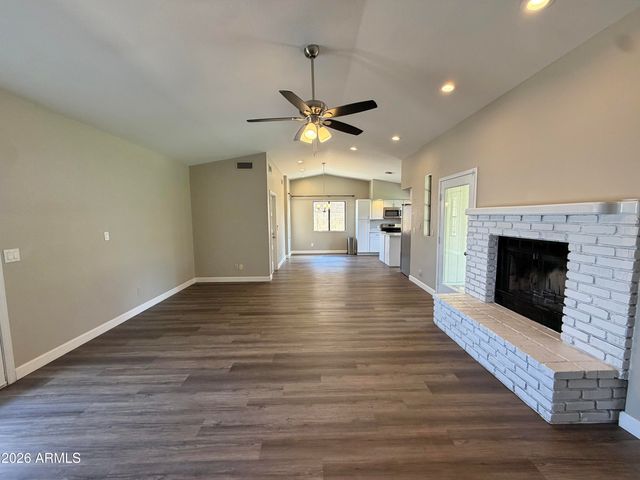 5201 W MERCER Lane, Glendale, AZ 85304
