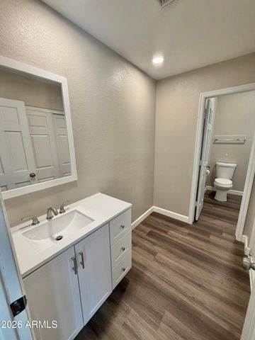 5201 W MERCER Lane, Glendale, AZ 85304