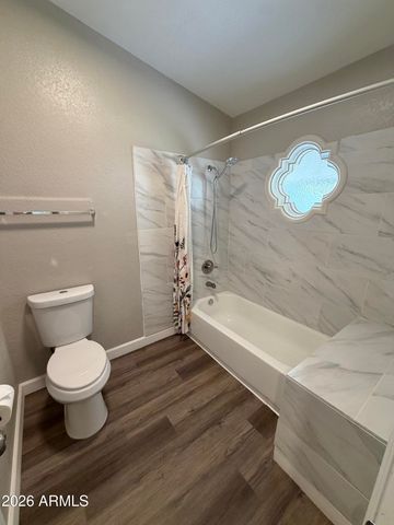 5201 W MERCER Lane, Glendale, AZ 85304