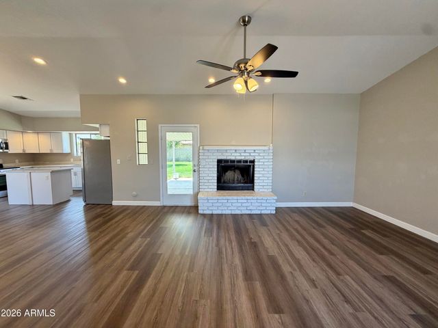 5201 W MERCER Lane, Glendale, AZ 85304