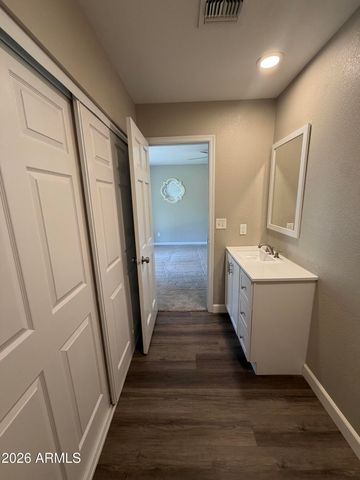 5201 W MERCER Lane, Glendale, AZ 85304
