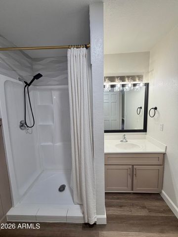 5201 W MERCER Lane, Glendale, AZ 85304