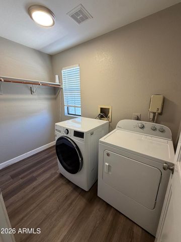 5201 W MERCER Lane, Glendale, AZ 85304