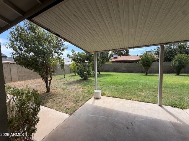 5201 W MERCER Lane, Glendale, AZ 85304