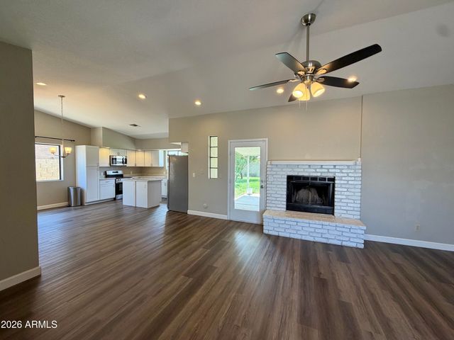 5201 W MERCER Lane, Glendale, AZ 85304