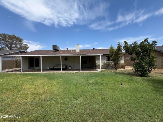 5201 W MERCER Lane, Glendale, AZ 85304