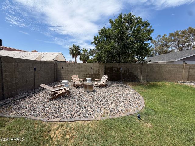 5201 W MERCER Lane, Glendale, AZ 85304