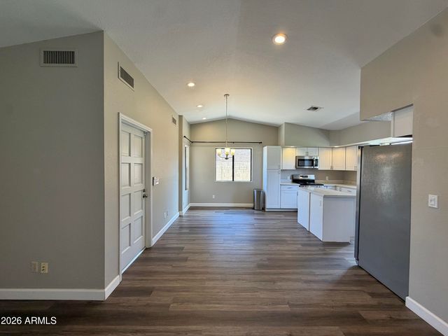 5201 W MERCER Lane, Glendale, AZ 85304