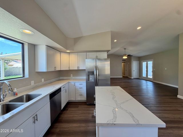 5201 W MERCER Lane, Glendale, AZ 85304