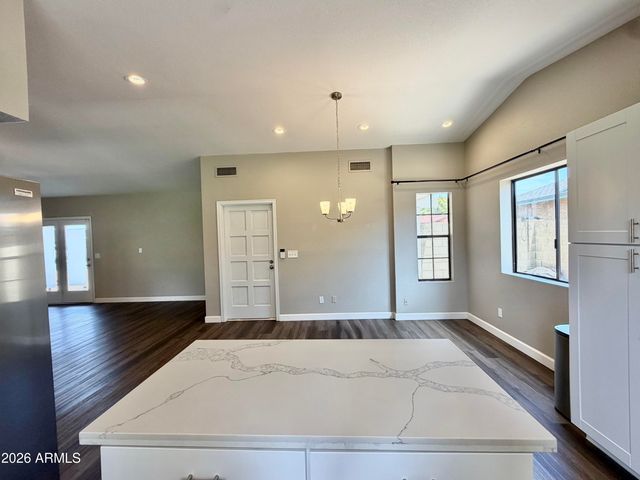 5201 W MERCER Lane, Glendale, AZ 85304