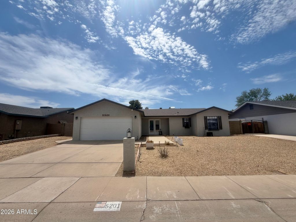 5201 W MERCER Lane, Glendale, AZ 85304