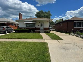 22122 Kelly Road, Eastpointe, MI 48021