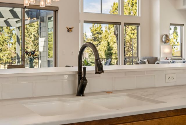 11403 Jubel Court, Redmond, OR 97756