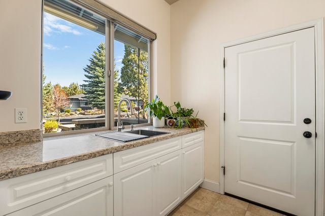 11403 Jubel Court, Redmond, OR 97756