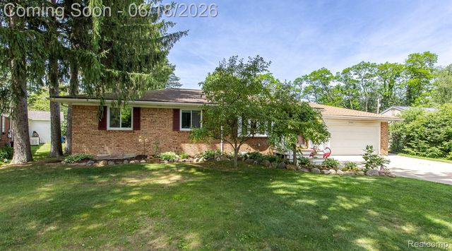 880 Joslyn Road, Orion Charter Township, MI 48362
