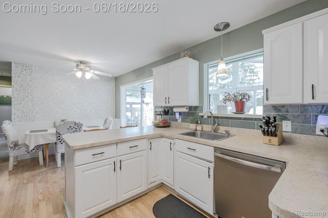 880 Joslyn Road, Orion Charter Township, MI 48362