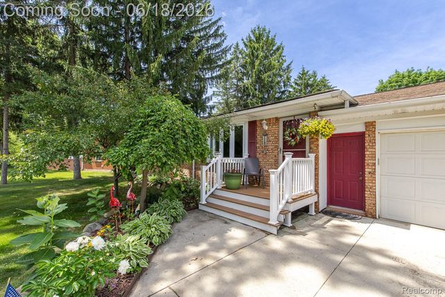 880 Joslyn Road, Orion Charter Township, MI 48362