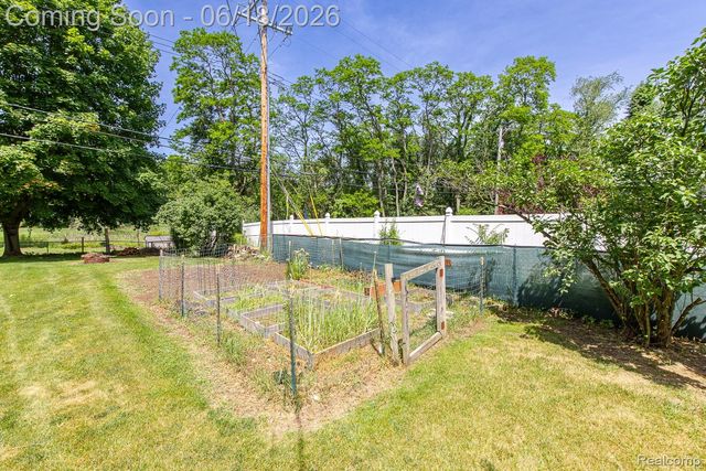880 Joslyn Road, Orion Charter Township, MI 48362