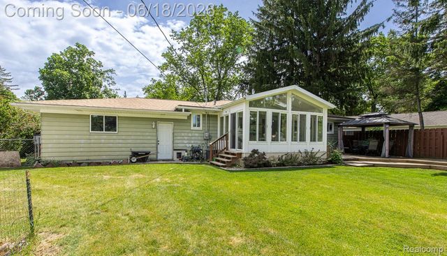 880 Joslyn Road, Orion Charter Township, MI 48362